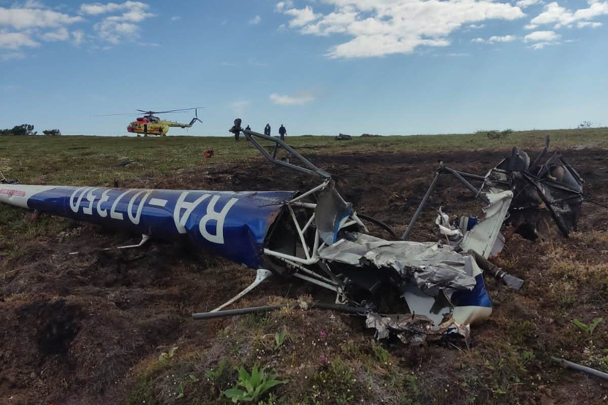 Вертолет разбился в магаданской области. Вертолет Робинсон на Камчатке авария. Крушение вертолета ми8 на Камчатке 2021. Малиновский разбился на вертолете.