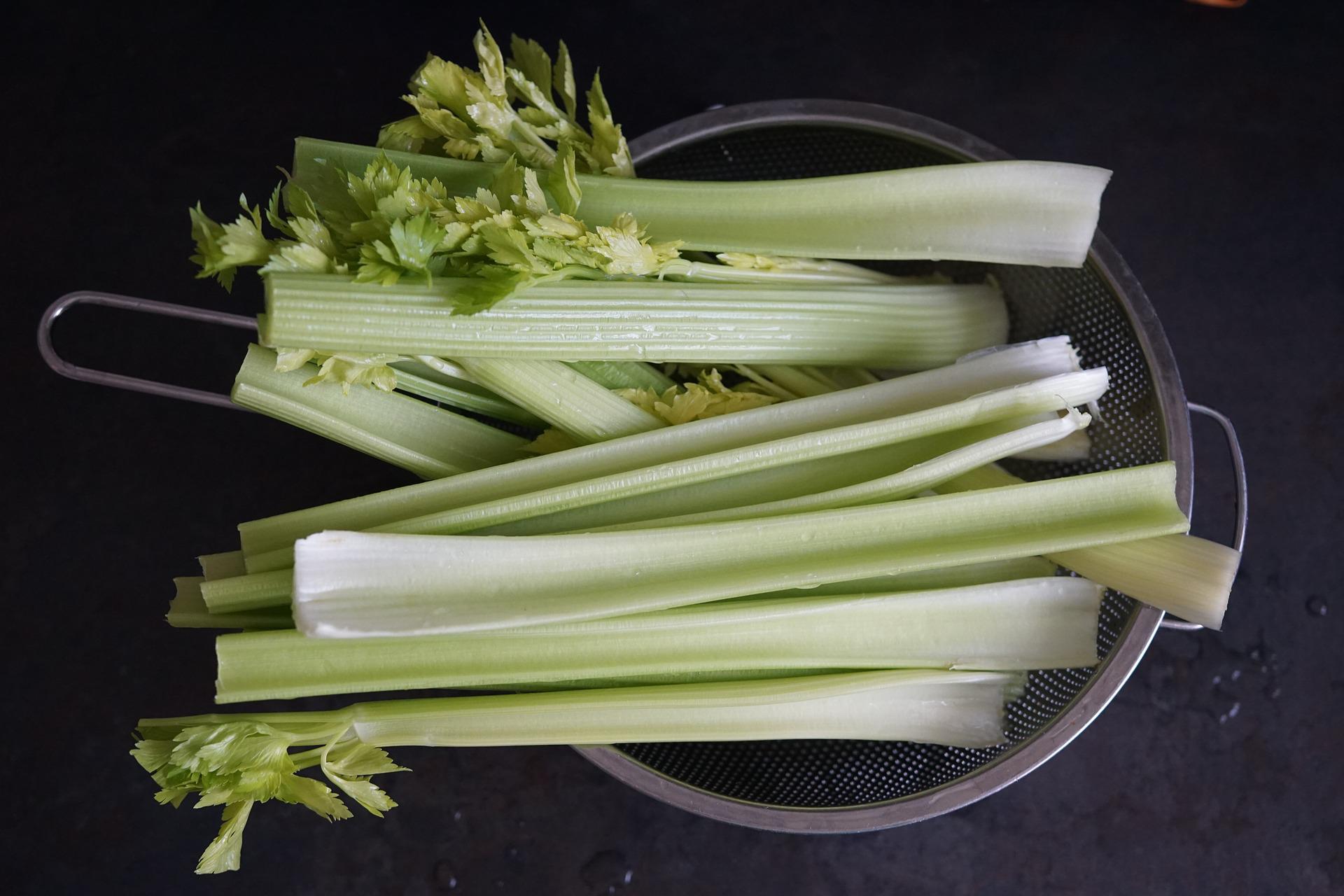 Зелёные овощи общей массой до 300 граммов можно спокойно есть перед сном, не переживая о наборе веса. Фото © Pixabay / inetaLi
