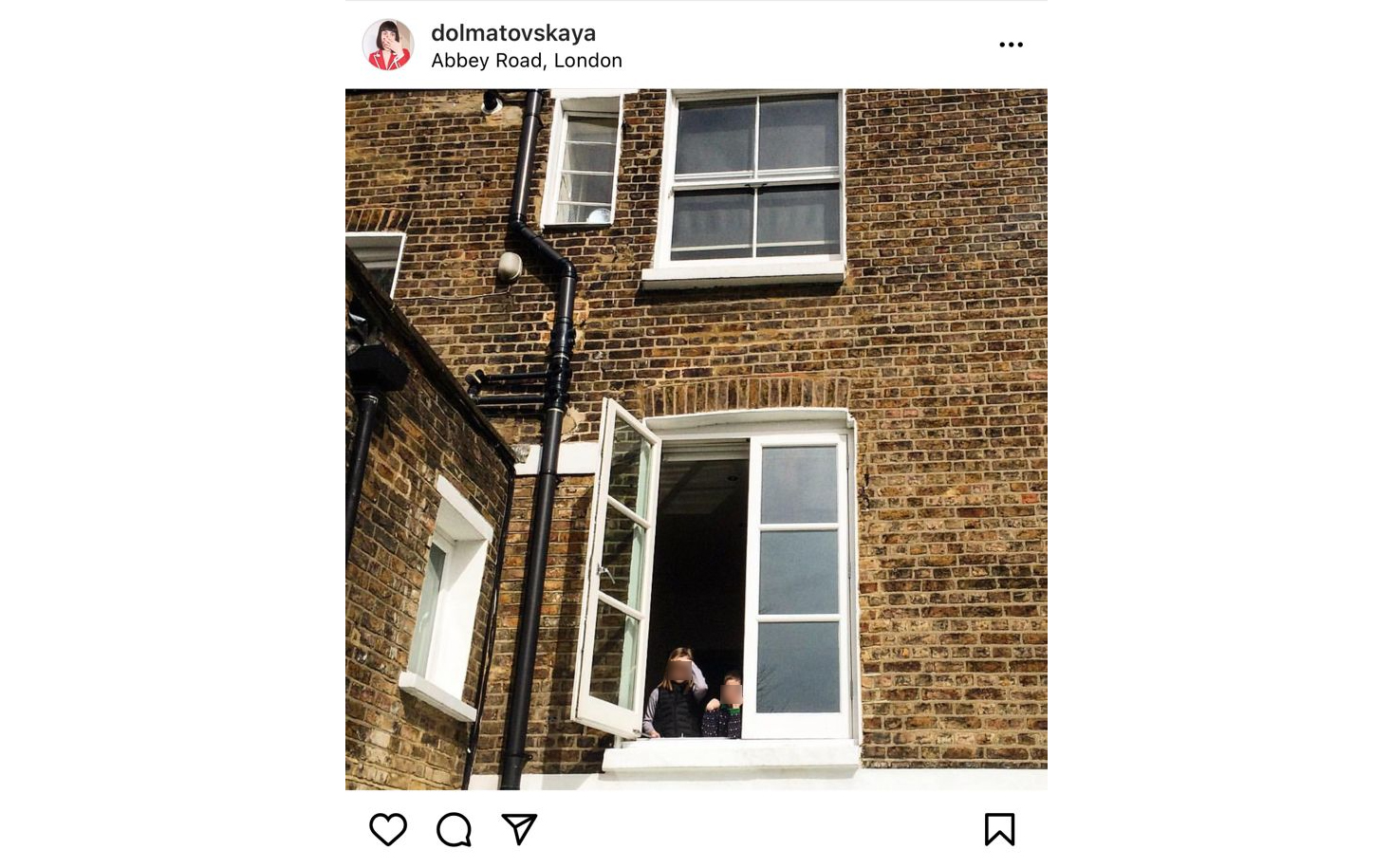 Из окна лондонской квартиры Зимина выглядывают его дочки. Пост опубликовала их мать и жена повара, костюмер Татьяна Долматовская. Фото © Instagram (запрещён на территории Российской Федерации) / dolmatovskaya