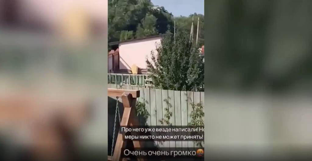 Соседи траурного жителя Орска рассказали, что гроб вблизи его дома стоит уже полгода