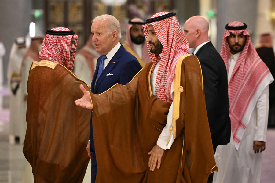 Джо Байден в Саудовской Аравии. Обложка © ТАСС / Mandel Ngan / Pool Photo via AP