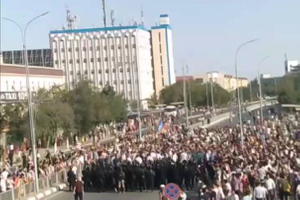 Протестующие в Нукусе в Узбекистане пытались захватить местную власть