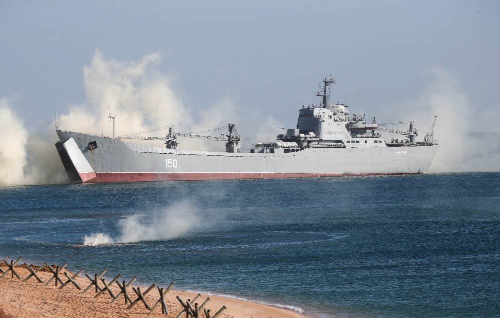 Поднятый в порту Бердянска "Саратов" отправят на ремонт в Керчь
