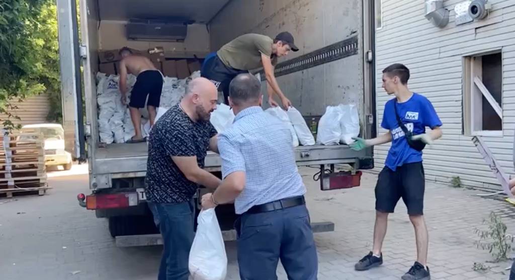 В Мелитополь доставили гуманитарную помощь из Севастополя