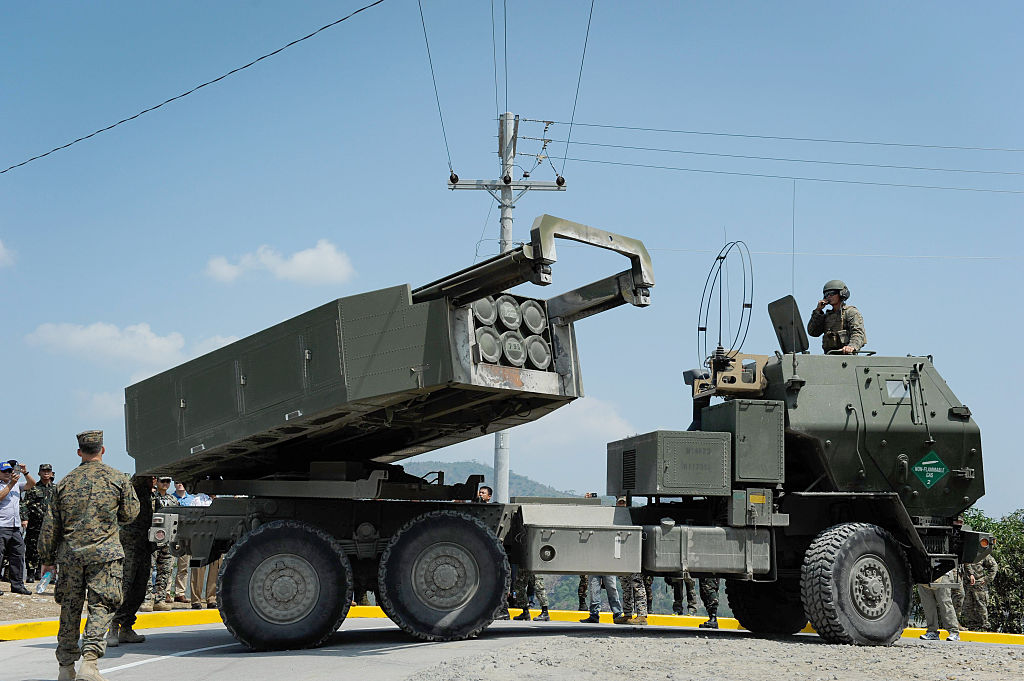 Пентагон: Новый пакет помощи Киеву включает ракеты HARM, боеприпасы для NASAMS и HIMARS