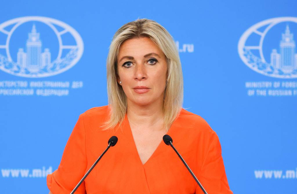 Захарова не увидела логики в заявлениях США об изоляции России