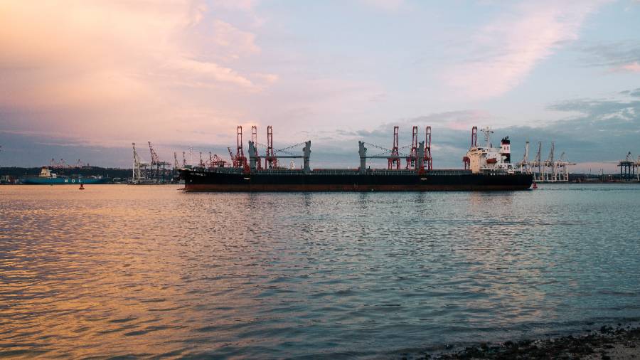 На Багамах в бухту рядом с яхт-клубом вылилось более 130 тысяч литров нефти