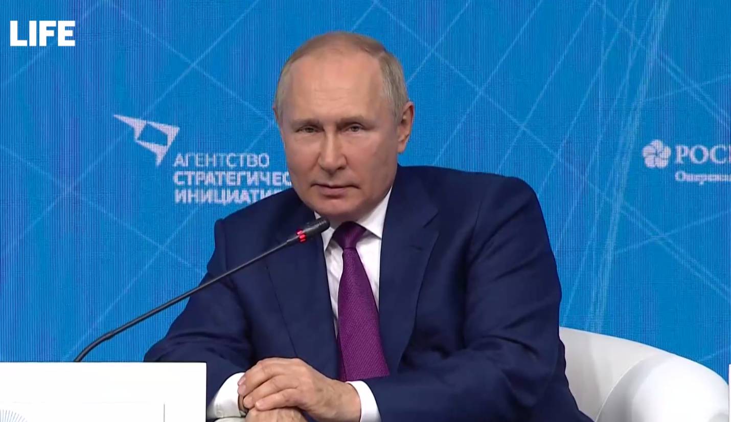 Одна химия: Путин назвал напиток, который полезнее какой-нибудь кока-колы