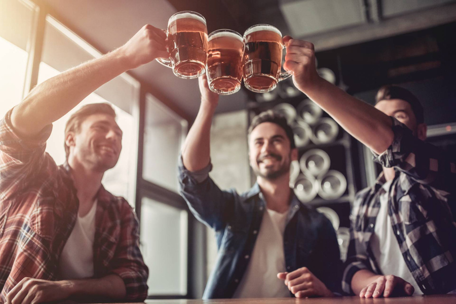 Мужчины-Овны становятся очень агрессивными под алкоголем: могут полезть в драку или стать её зачинщиками. Фото © Shutterstock