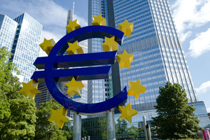 ЕЦБ повысил базовую ставку на 50 базисных пунктов впервые с 2011 года 