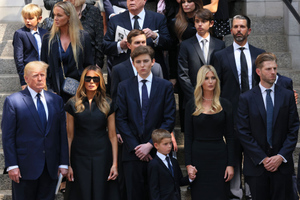 Фотогалерея: Семья Трамп собралась в полном составе на похоронах первой жены миллиардера