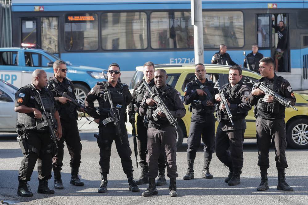 18 человек погибли в ходе полицейской операции в Рио-де-Жанейро