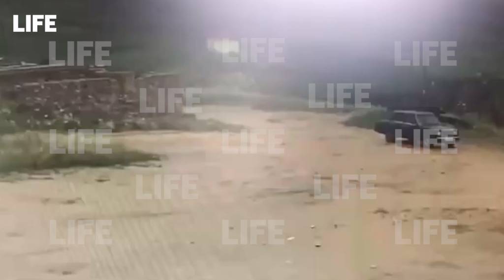 Погибла вся семья: В Дагестане машина сорвалась с обрыва и упала в ущелье у водопада
