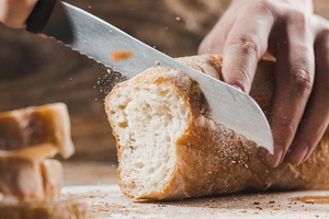 Россиянам объяснили, как хлеб помогает не набрать вес