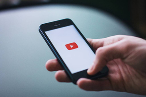 Мизулина призвала замедлить трафик YouTube в России или вовсе ограничить доступ к сервису