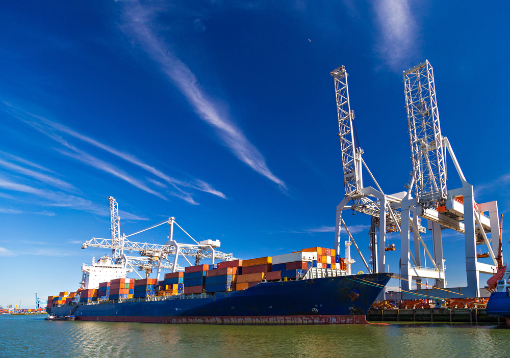Порт Роттердама прекратил контейнерные перевозки в Россию и обратно