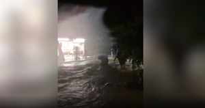 Воды по колено: Сочинские улицы превратились в бурные реки из-за обильных ливней
