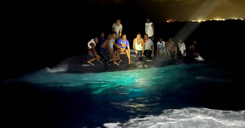 Минимум 16 человек погибли при крушении лодки с мигрантами около Багамских островов