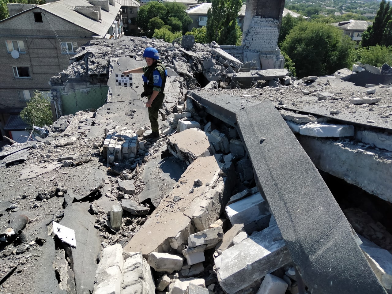 Последствия удара ВСУ по центру Красного Луча в ЛНР. Фото © Telegram / Представительство ЛНР в СЦКК