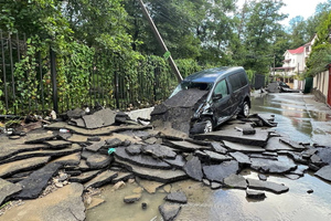 Подтопленные дома и разрушенные дороги: Что залповый ливень натворил в Сочи за сутки