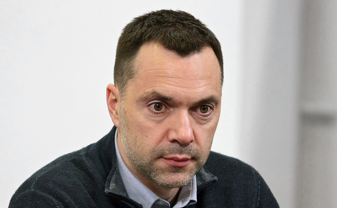 <p>Наши там не вполне удачно действуют и испытывают определённый недостаток сил, чтобы замкнуть эту историю. Для того чтобы это стало тактическим окружением, ещё надо побороться</p>