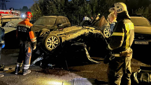 Выжили чудом: Стримеры устроили аварию и разнесли дорогие авто на частной стоянке