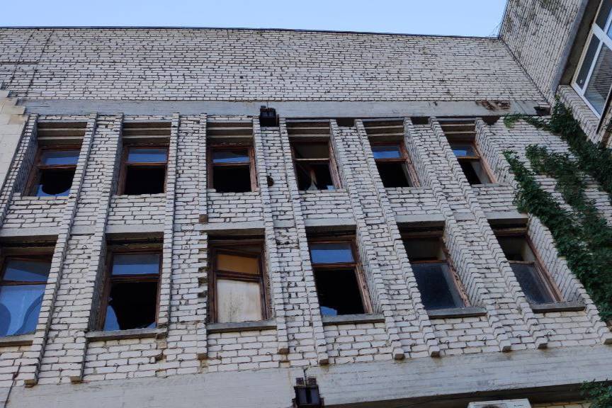Последствия обстрела ВСУ в Каховке. Фото © Telegram / Военно-гражданская администрации города Каховка