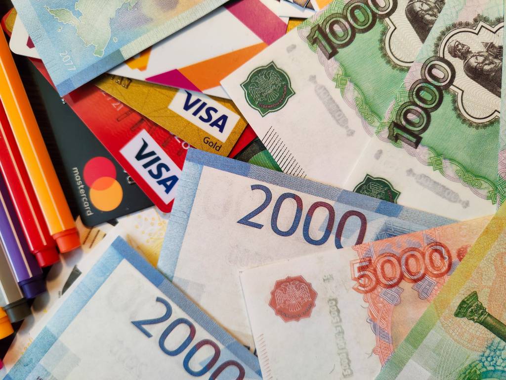 В Мариуполе не менее 90% расчётов производится в рублях