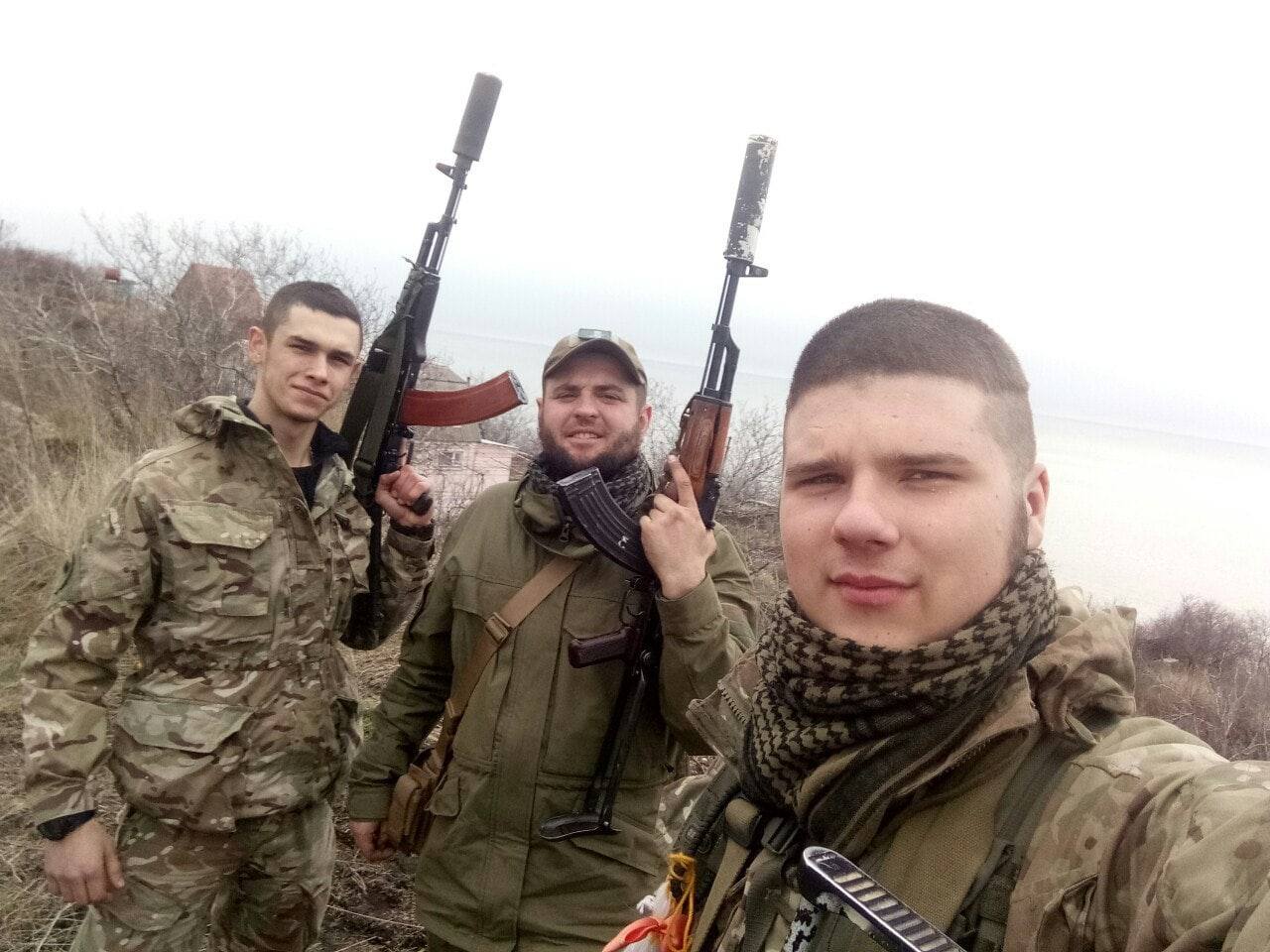 Кравцов в окружении бойцов. Фото © Телеграм-канал "НемеZида"