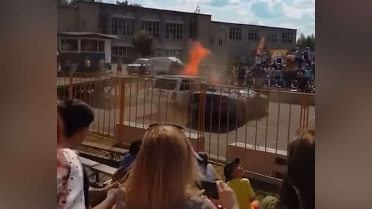 На шоу каскадёров в Иванове вспыхнула машина с ребёнком внутри