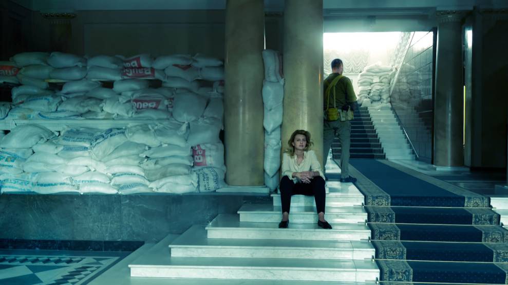 Швейцарцы припомнили Зеленской фотосессию в Vogue после нелепого оправдания за футболку мужа