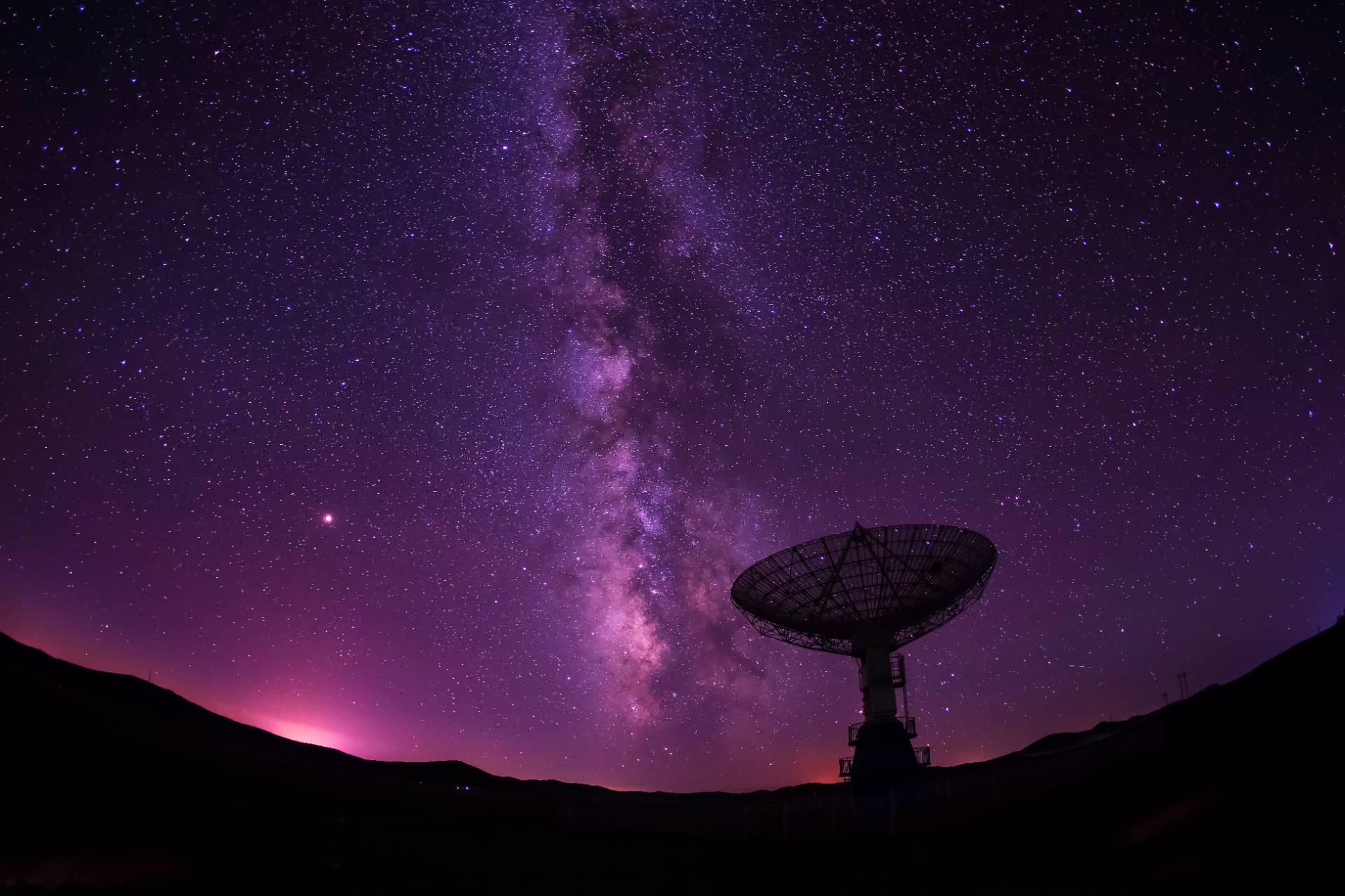 Пульс Вселенной: Откуда приходят самые загадочные радиосигналы