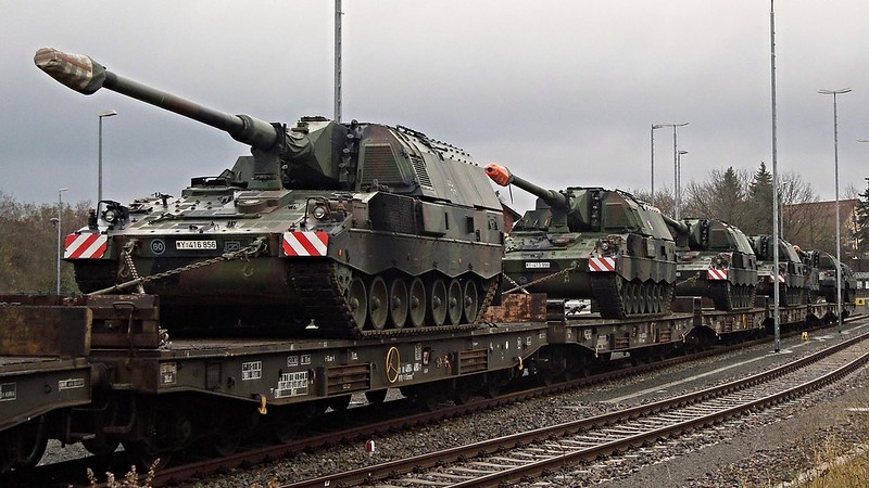 Германия пытается восполнить дефицит гаубиц Panzerhaubitze после их отправки Киеву
