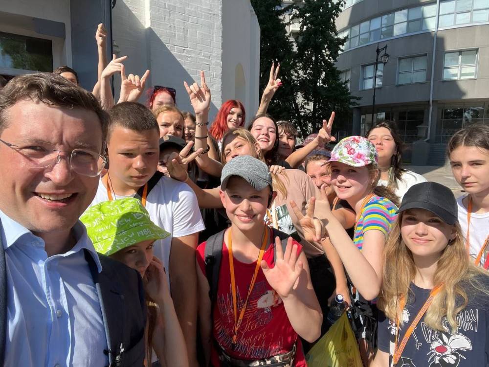 Никитин провёл экскурсию по Нижегородскому кремлю для школьников из ДНР