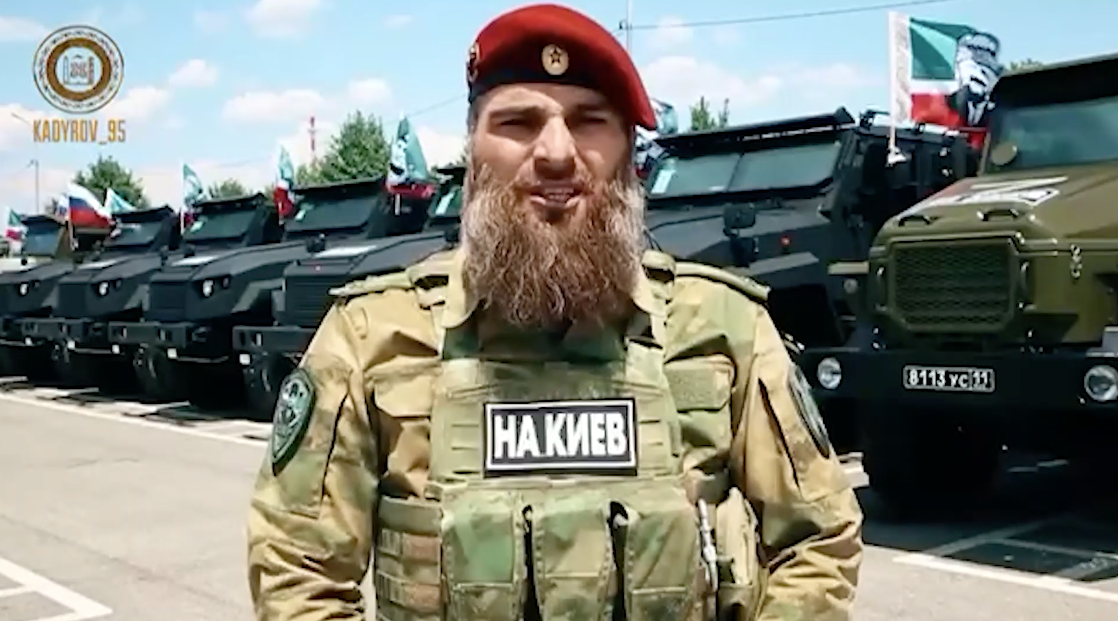 "Нет невыполнимых задач": Кадыров показал чеченских бойцов с нашивками "На Киев" 