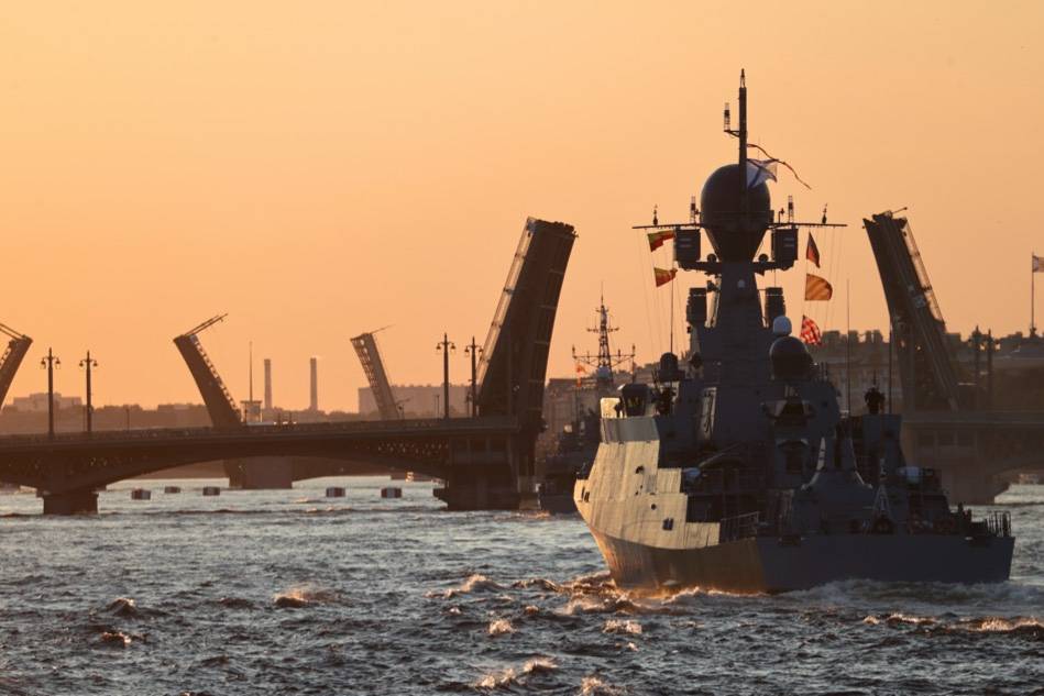 Специальный плейлист: Дворцовый мост в Петербурге разведут под музыку ко Дню ВМФ
