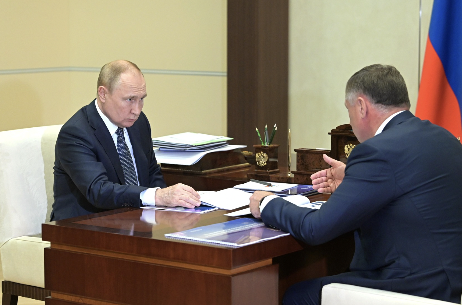 Путин поручил выплачивать сертификаты на покупку жилья в ДНР и ЛНР