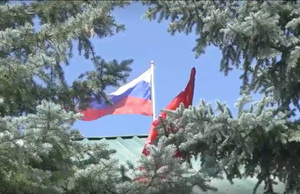 "Отважные" водрузили Знамя Победы в посёлке Белогоровка под Лисичанском