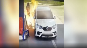 Огненная феерия: Задумчивый водитель "рено" едва не остался без одежды и авто, устроив поджог на АЗС