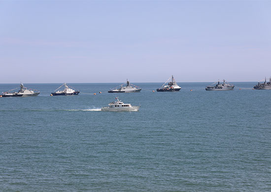 Военные корабли Азербайджана и Ирана прибыли в Каспийск на парад ко Дню ВМФ