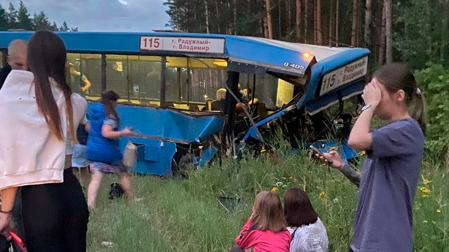 Последствия ДТП с автобусом во Владимирской области. Фото © VK \ "Подслушано автомобилистов \ Владимир"
