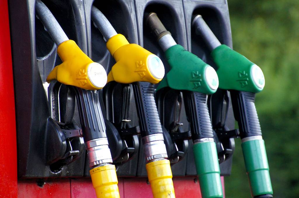 В Венгрии сократили категории автомобилей, которые могут покупать бензин по льготной цене
