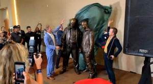 Актёрам сериала "Во все тяжкие" в США установили статую
