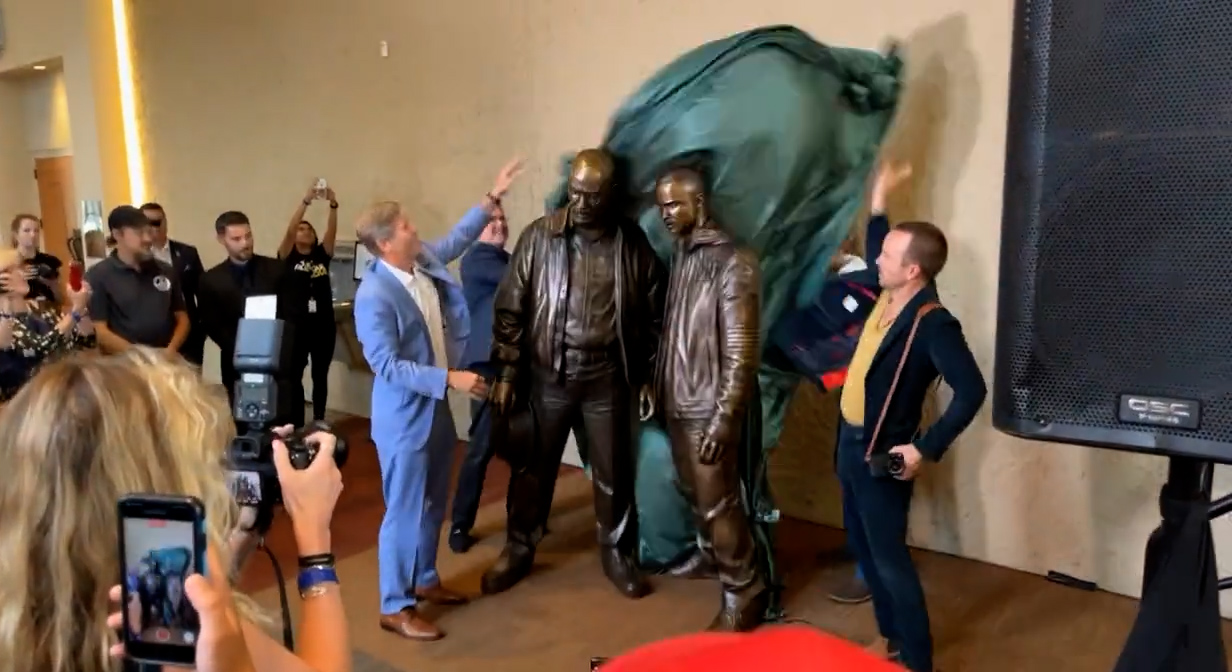 Актёрам сериала Во все тяжкие в США установили статую