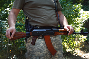 Запорожские власти рассказали о многочисленных фактах продажи бойцами ВСУ западного оружия