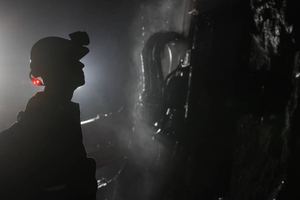 Более 70 горняков застряли под землёй в обесточенных из-за обстрела ВСУ шахтах в ДНР