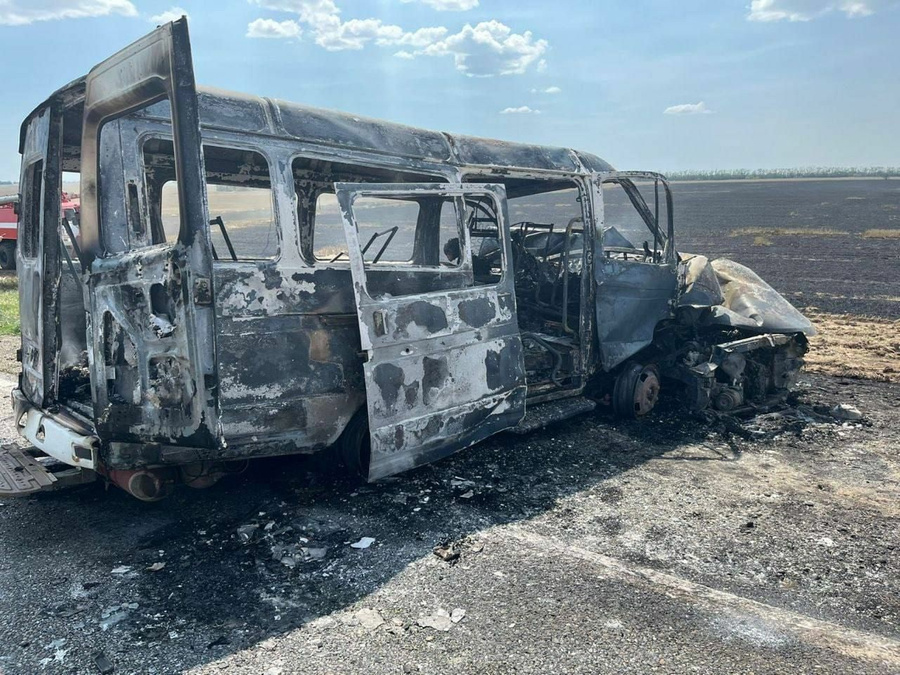 Сгоревшие автомобили после столкновения. Обложка © ГУ МВД по Ставропольскому краю