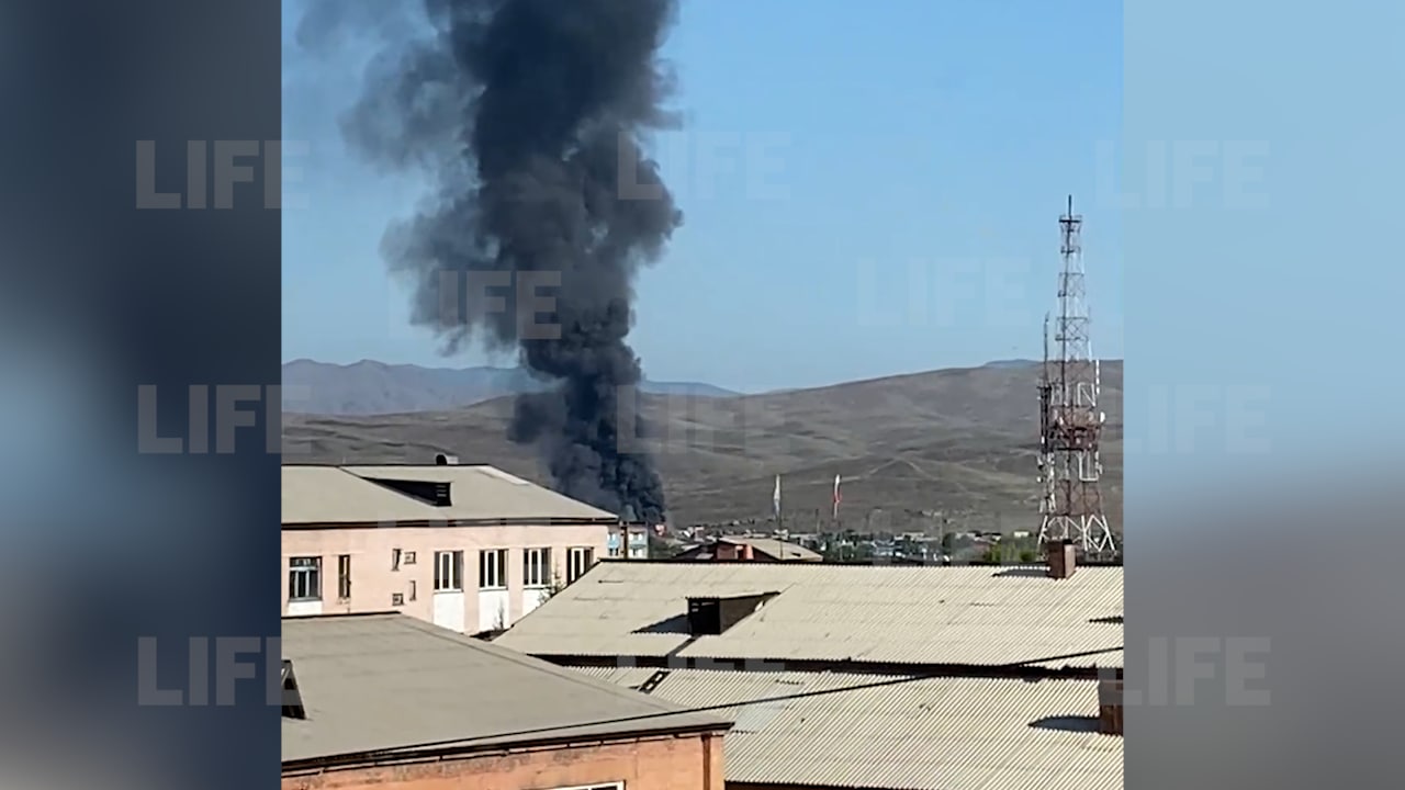 Пожар в Кызыле: Горят склады на площади 2,8 тысячи квадратов