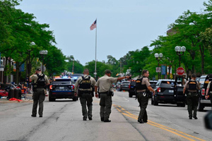 Полиция задержала подозреваемого в смертельной стрельбе на параде в США