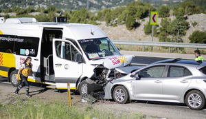 Трое российских туристов пострадали в ДТП с микроавтобусом в Анталье